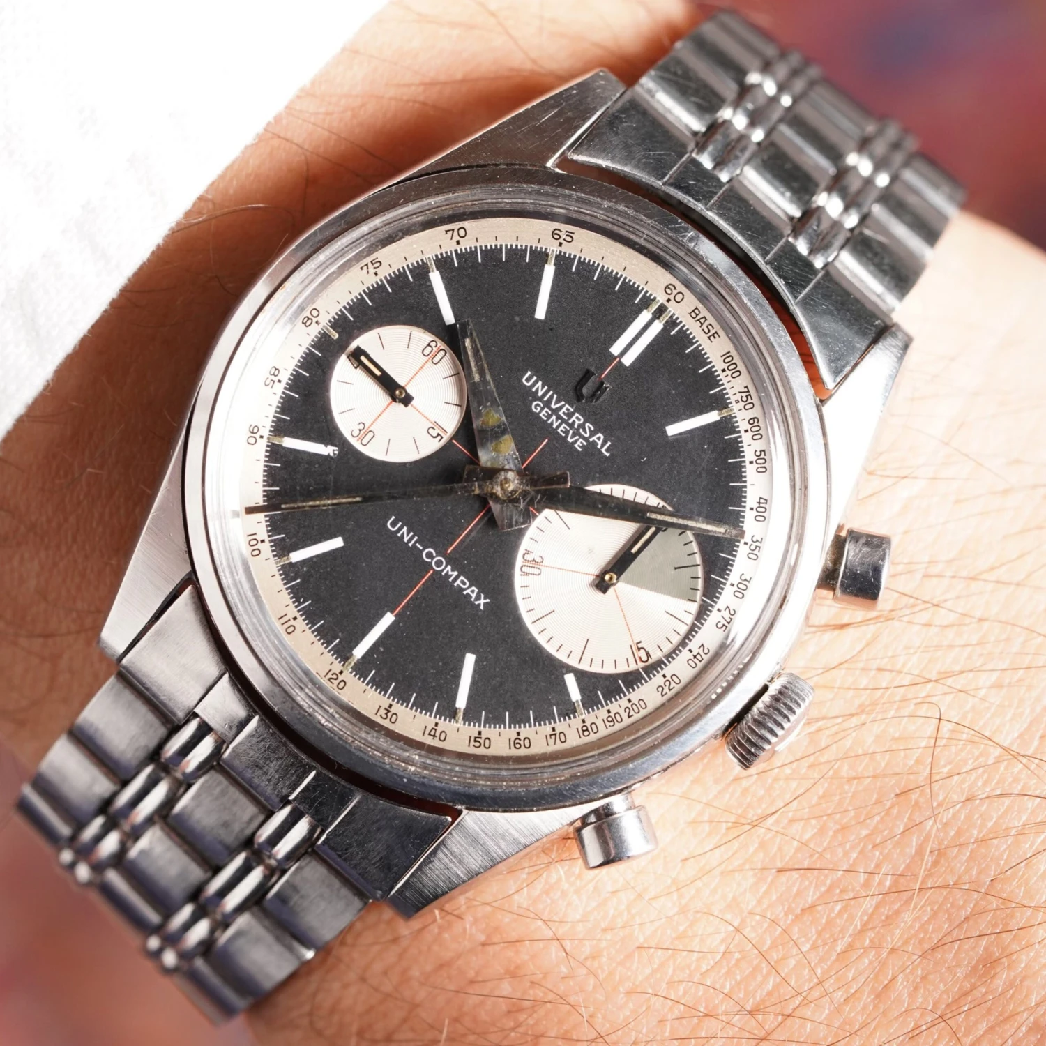 Universal Genève Uni-Compax "Big Eye” Reference 884100/01 3 Universal Genève Uni-Compax "Big Eye” Reference 884100/01